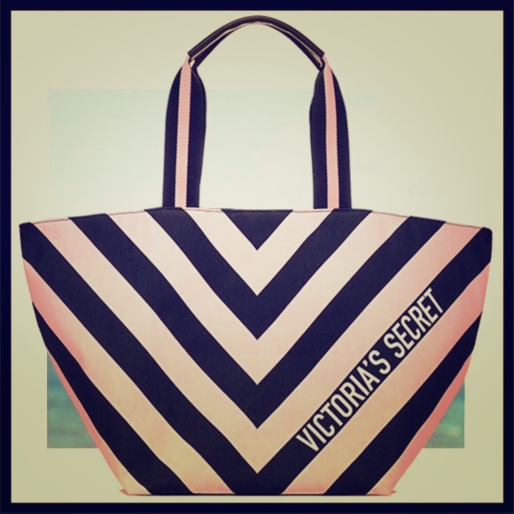 Victoria’s Secret tote😃